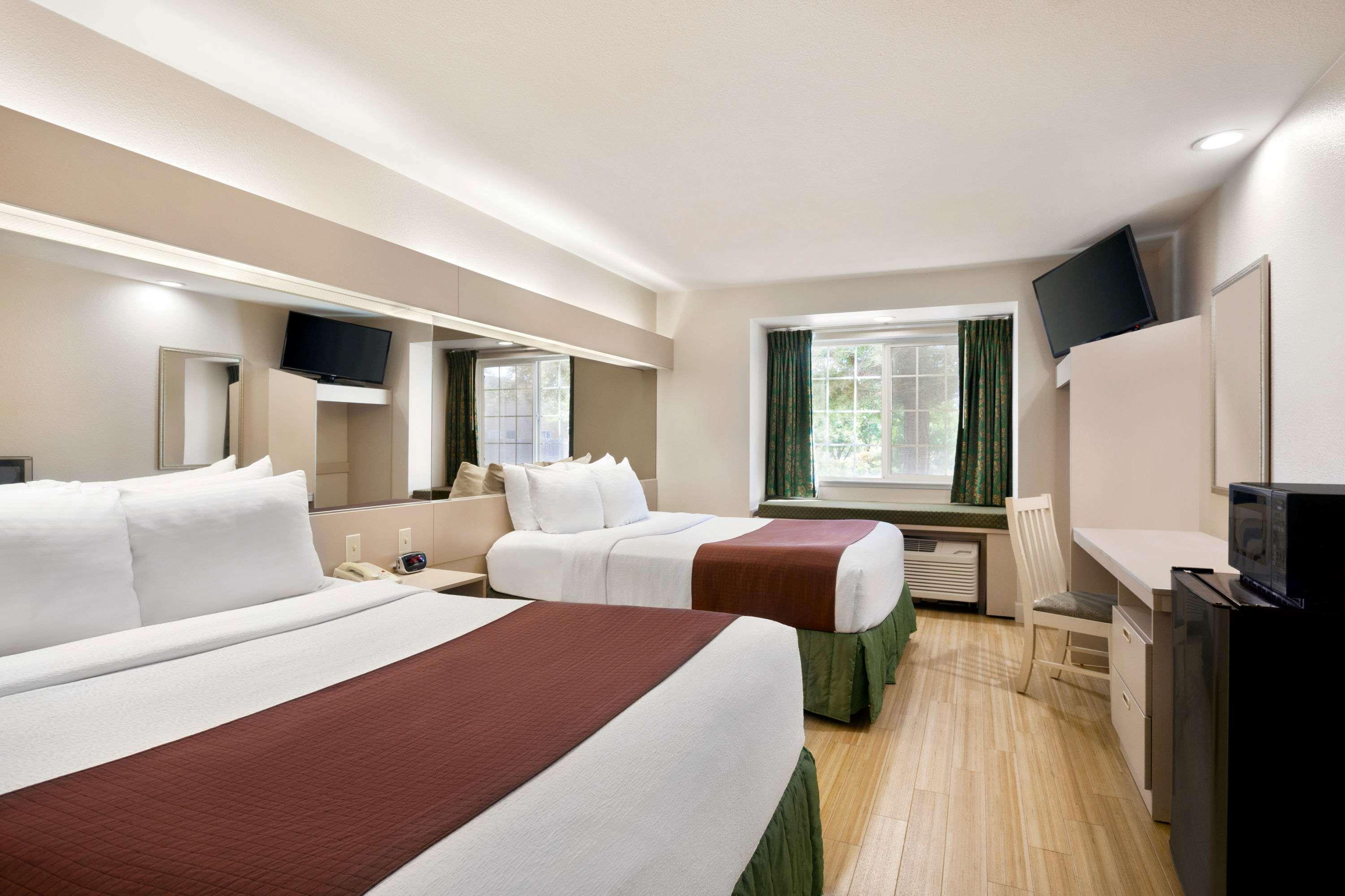 Microtel Inn & Suites Lodi Buitenkant foto