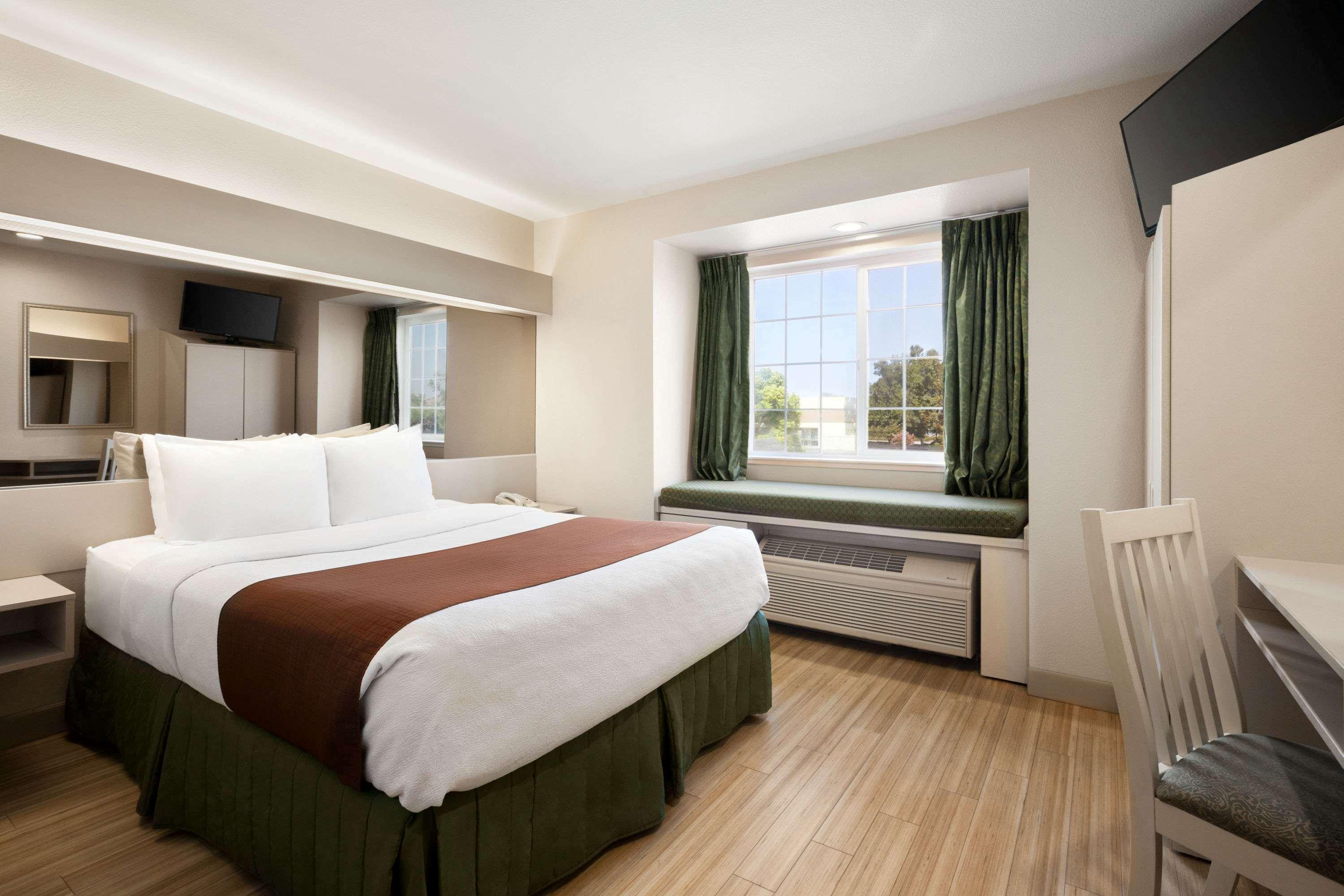 Microtel Inn & Suites Lodi Buitenkant foto