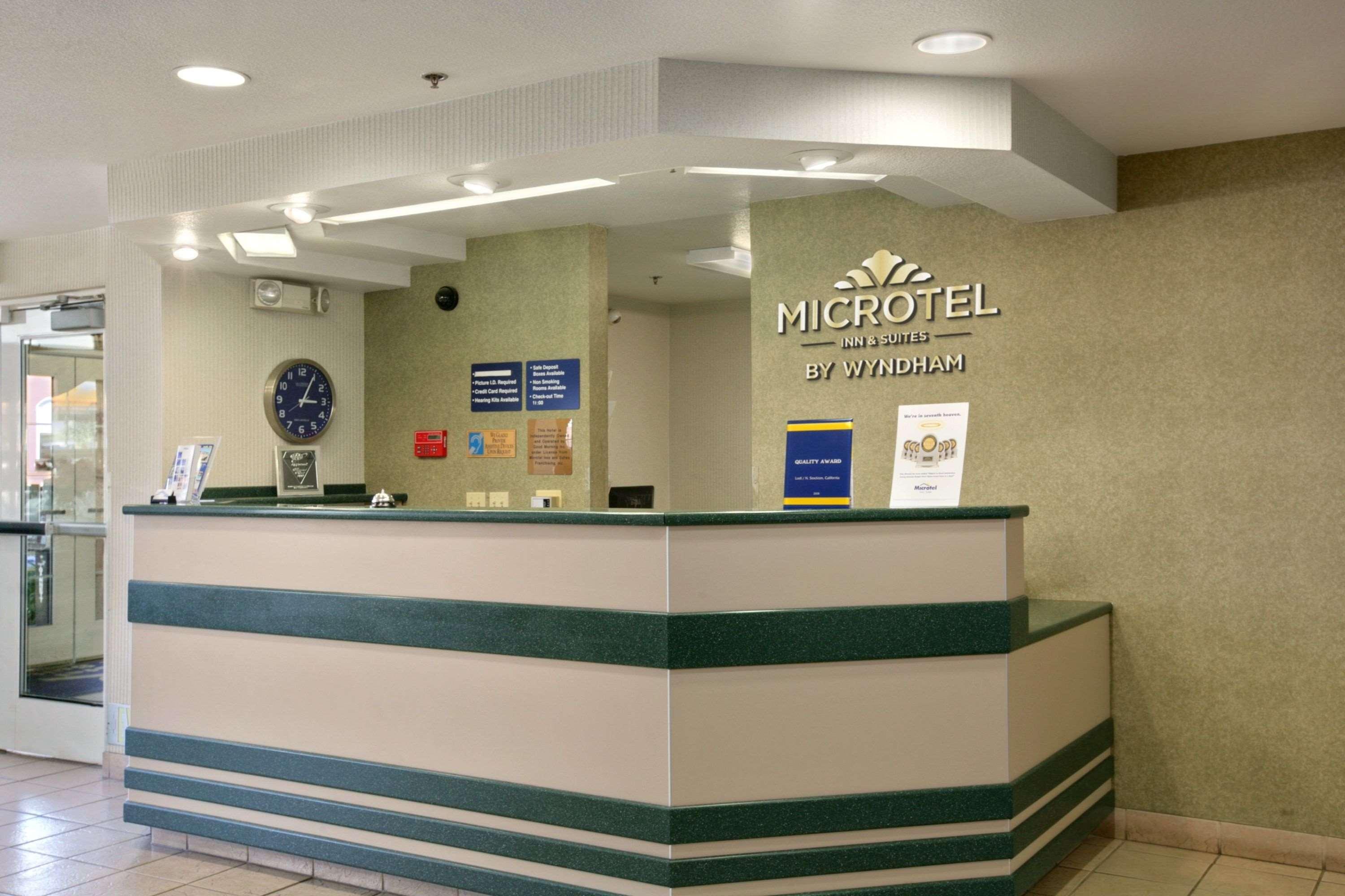 Microtel Inn & Suites Lodi Buitenkant foto