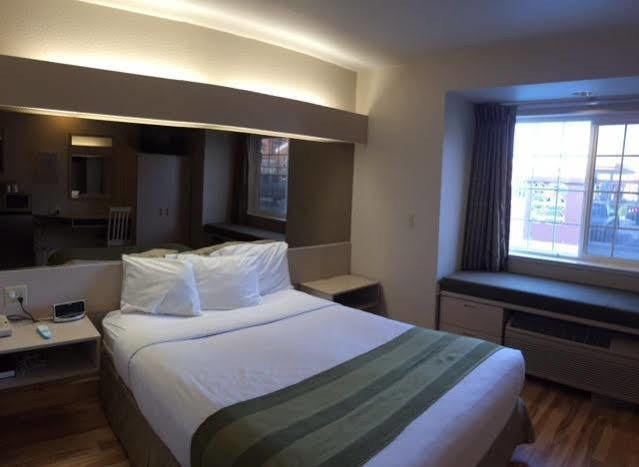 Microtel Inn & Suites Lodi Buitenkant foto