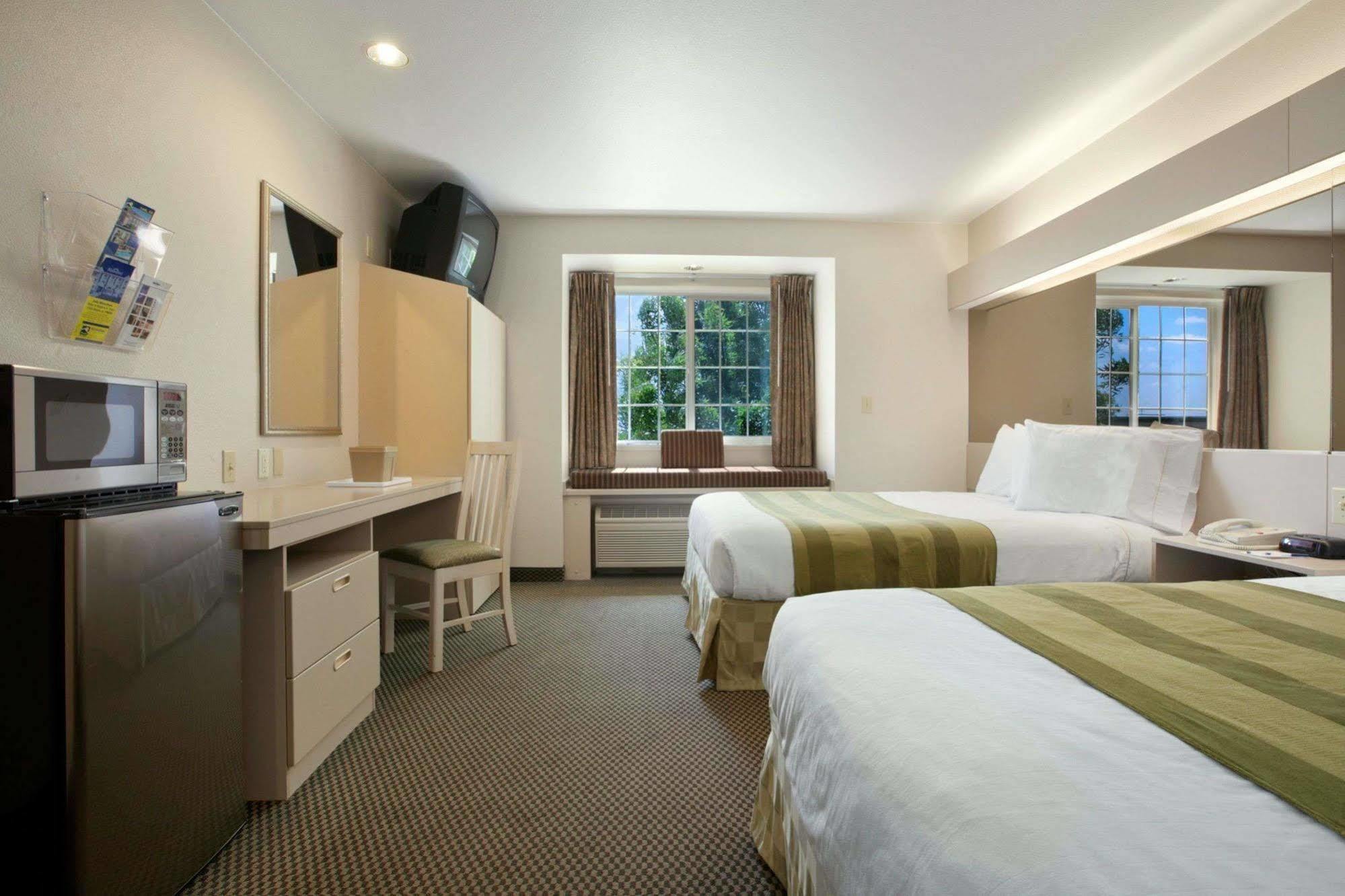 Microtel Inn & Suites Lodi Buitenkant foto